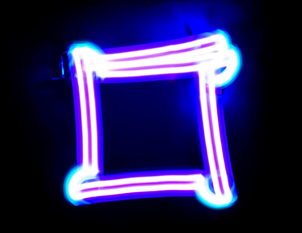 NHulot's tweet image. Light painting avec les 6ème : programmation de robots Mbot (déplacements + leds) +  collaboration du collègue d&apos;art plastique = expo photo pour la #SemaineDesMaths au @LyceeKessel 
@AEFEAP