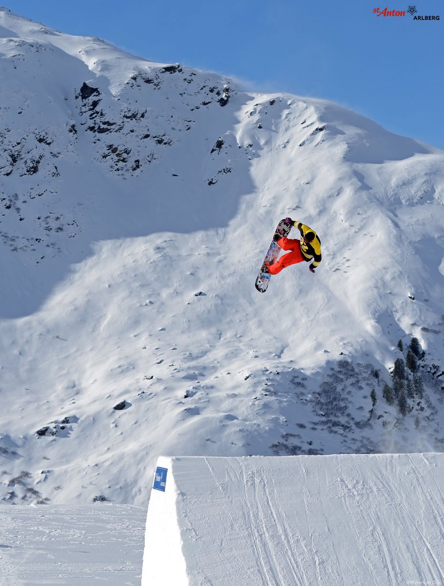 Park, piste, or pow?
Whatever suits your mood, we've got you covered. 😉

#stantonamarlberg😍

#arlberg #austria #bestskiresort