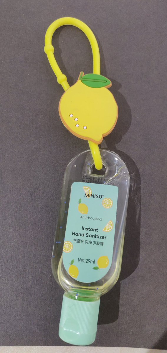 eefjerammeloo's tweet image. Bit of advice: when daughter wants to buy hand sanitizer ('bc everyone in school has one' and 'they are only 2 for 15 kuai') make sure to buy the lavender scented one, NOT the stuff that smells like dishwasher liquid. You never know how much you'll use it. #COVID19 #sidestory