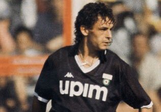 Roberto Baggio with Juventus' away kits in the early 90s 🔥