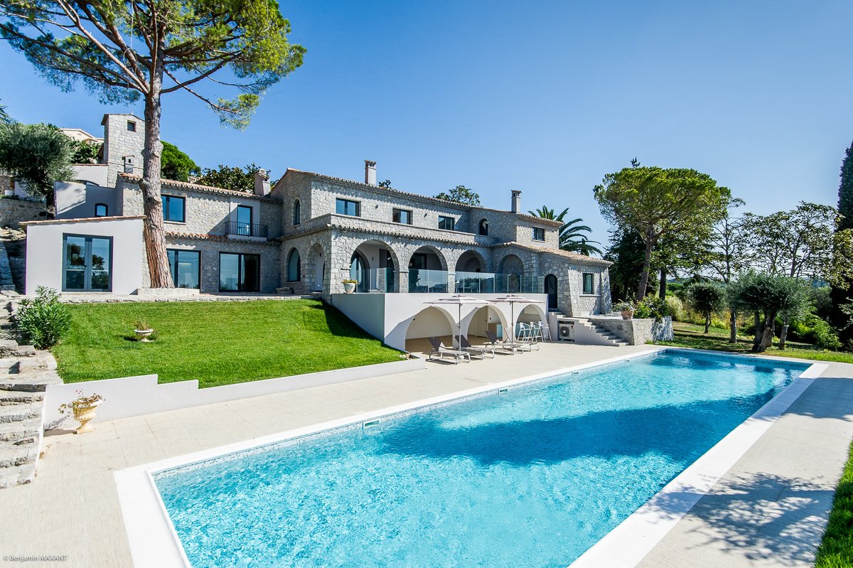 Reportage photo immobilier d'une villa à Mougins

Plus d'info : benjaminmaxant.com/photographe-im…

#realestate #immobilier #reportagephotoimmobilier #immo #mougins #frenchriviera #villa #piscine #pool #realestatephotoshoot