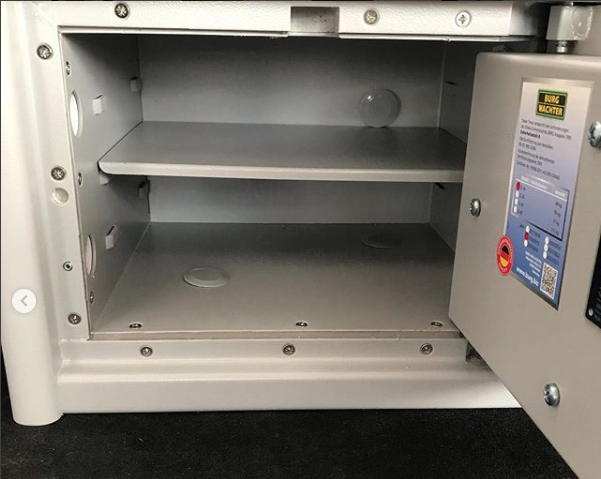 MscSafe's tweet photo. Burg Wachter CL10E-$810
#perthsecurity #safes #locksmith #home #security #jewellery #cash #money #business #mscsafeco https://t.co/Az75GfRX9N