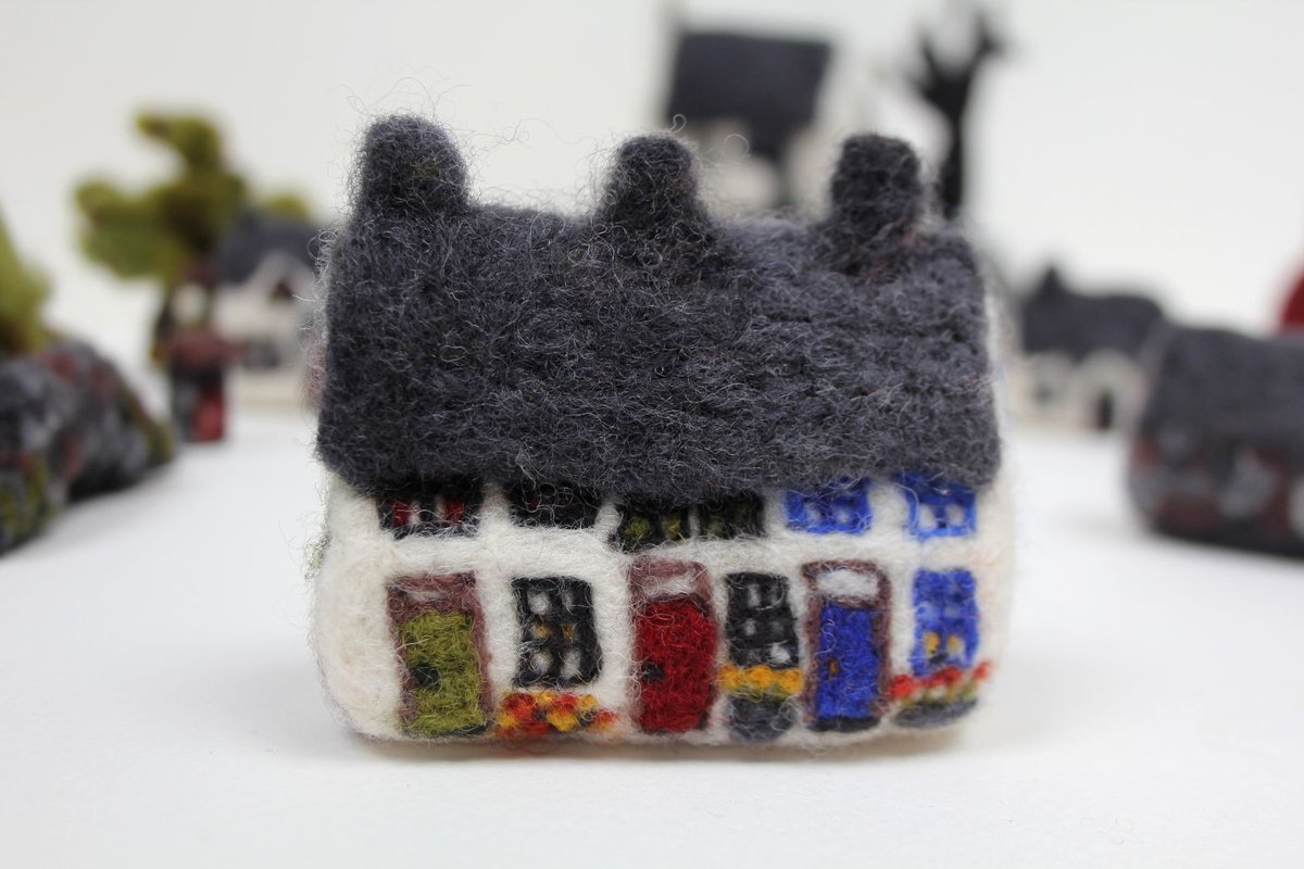 PackhamRuth's tweet photo. I will be teaching some feltmaking courses over the next few weeks, this one is to build your own house....wool insulated, up in a day! #NEEDLEFELT #craft #doityourself @TheGlynneArms 
 https://t.co/TdR8u0cEol https://t.co/P4L92mpeCe