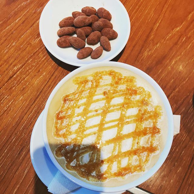 latombolillo's tweet photo. Soya Caramel and sweet brown chocolate almond. #tantoxgustare #food #japan #3girlsinjapan #tokyo #ginza https://t.co/Hx46j41LdR https://t.co/KfijmSc9m6