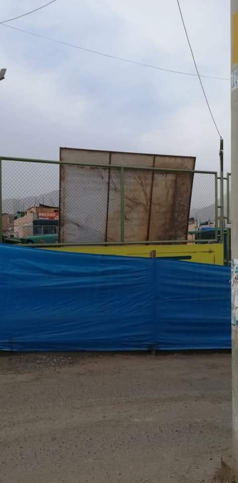 MoqueguanoD's tweet photo. #Moquegua|Sin cartel de obra inician trabajos en el complejo municipal, en campaña el señor Abrahan Cardenas ofreció que informaría a la población con carteles de obra con nombre de residente y supervisor hecho que no se viene cumpliendo como se prueba en las imágenes. https://t.co/oumfKBypr2