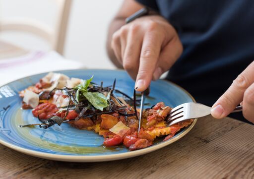 Every Monday to Thursday we have a selection of pizza and pasta for only £6.95? Sign us up! Reserve your table via bit.ly/Bianco43bookin…