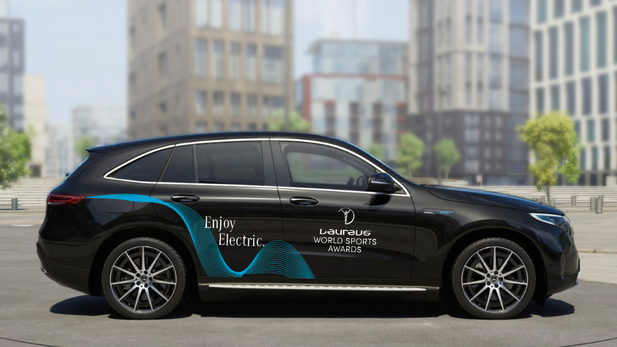 MercedesBenz's tweet photo. [Stromverbrauch kombiniert: 20,8-19,7 kWh/100 km | CO₂-Emissionen kombiniert: 0 g/km | https://t.co/87YO8BA9ov | Mercedes-Benz EQC 400 4MATIC] With its Enjoy Electric fleet including the EQC, #MercedesBenz will provide sustainable mobility at #laureus20 https://t.co/HsKwWhdODr https://t.co/uH9iqCkMEh