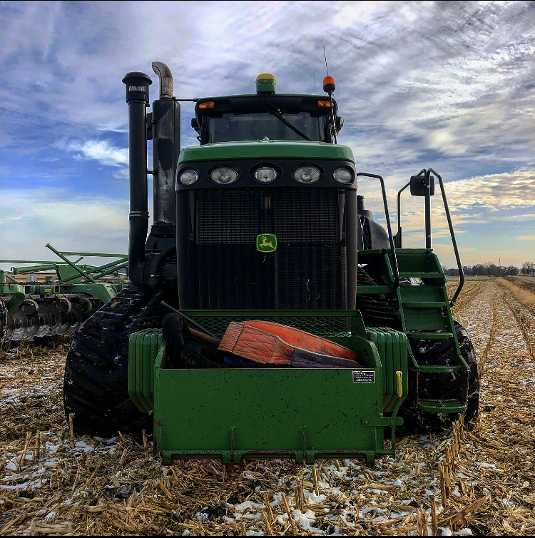 FarmsSoules's tweet photo. #johndeere #johndeeretractor #johndeeregreen #johndeerepower #tractorporn #tractor #tractorlife #chiselplow #chiselplowing #farming #iowafarm #iowafarming #iowafarmer #familyfarming #farmlife #farmlifebestlife #chrissoules #bachelor #bachelorfarmer #bachelornation https://t.co/w9in3JapJu