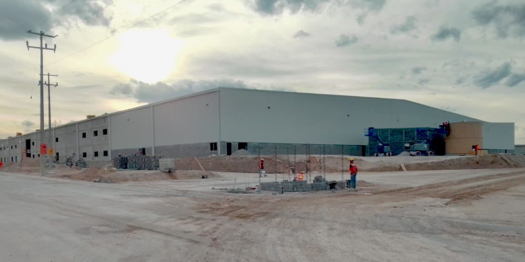 We are making progress at the new #Eberspaecher exhaust technology plant in #Saltillo, Mexico. The shell of the building is complete, the roof is closed and power supply established. The production machines can therefore move in soon so that series production can start in summer.
