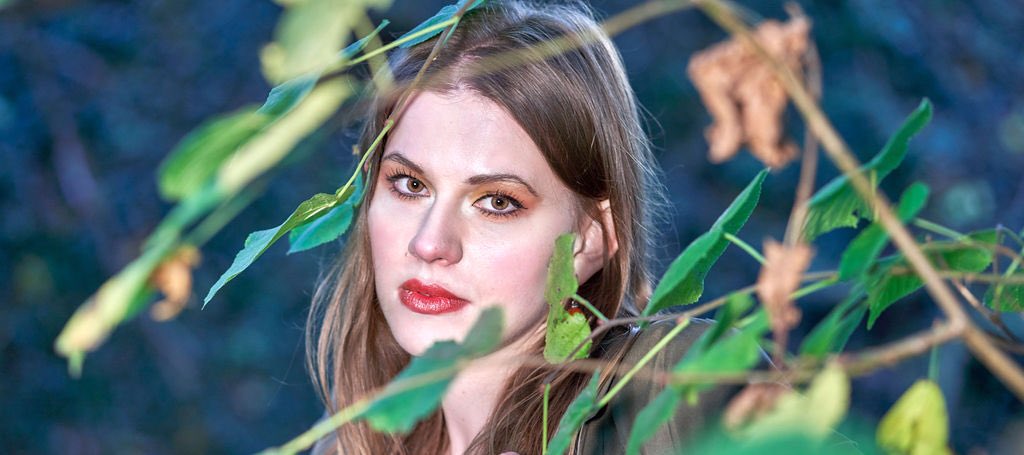 AgataNielsen's tweet photo. Another beautiful #headshot by #boycerealphotography 📸 #polishmodel #makeup #redlips #SonyAlpha #rotolights #forest #nature #fortyhill https://t.co/8fg74VM4nI