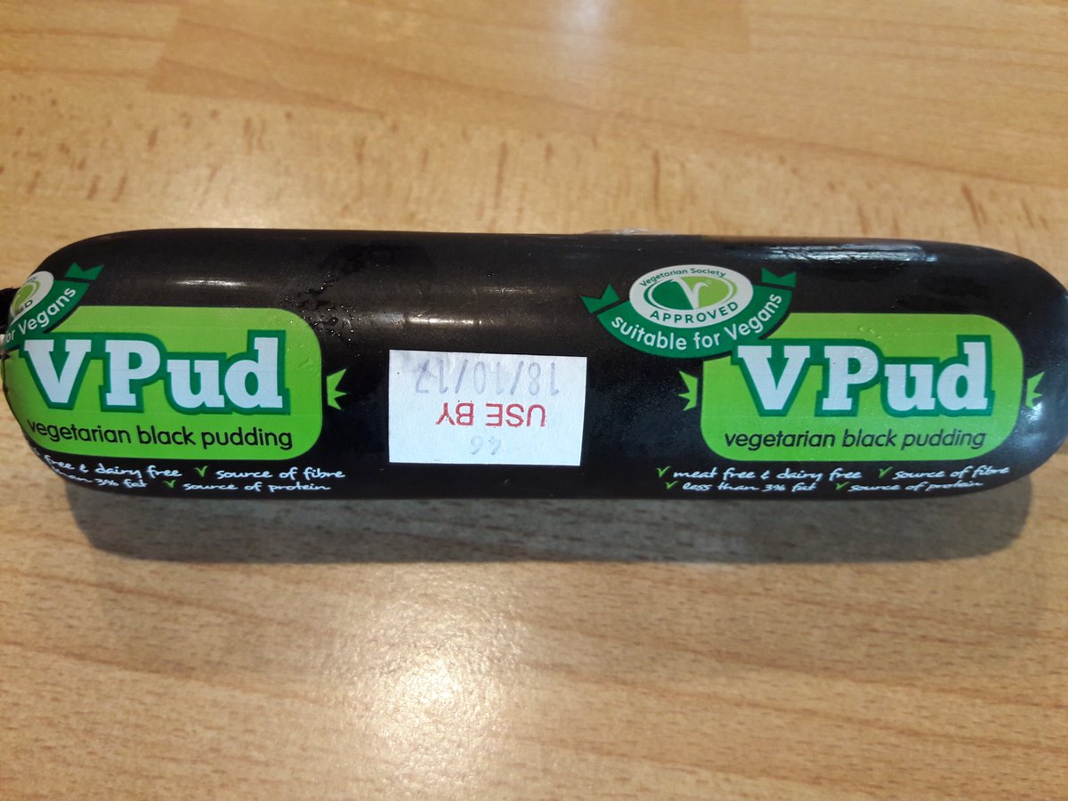 VeganOlive1's tweet image. Lunch doesn&apos;t get better than @RLBlackpuddings &amp;amp; tomatoes on the best ever #LakelandBake crumpets made in #Carlisle which have @vegantrademark with sriracha sauce...Just the ticket for such a drab Tuesday #Veganfoodshare #PlantPowered #Easy2bVegan 😋👌💚🌱Could have eaten 3😉