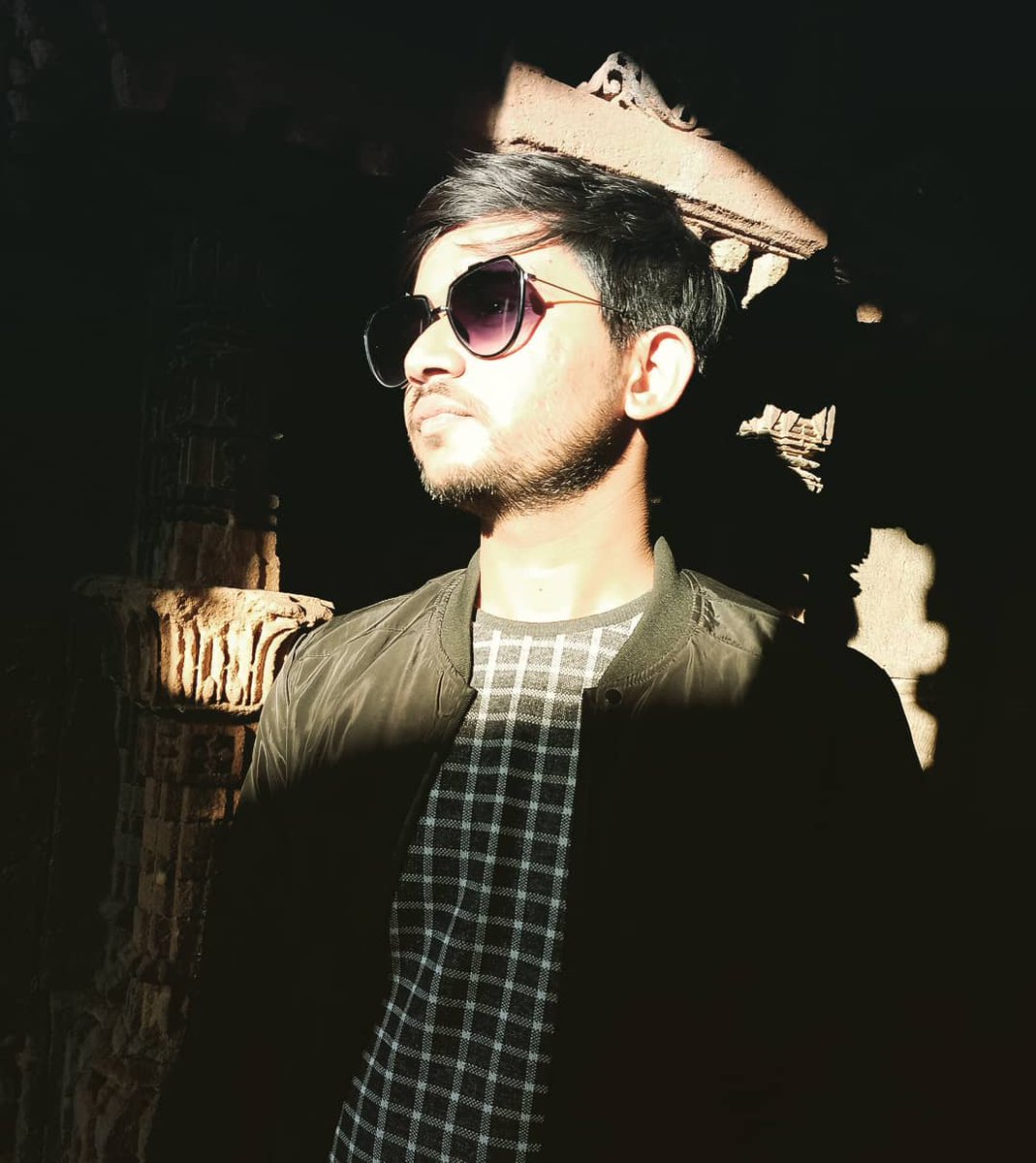 pratik_netsq's tweet photo. निकाल लाया हूं,
एक पिंजरे से एक परिंदा,
अब इस परिंदे के दिल से पिंजरा निकाल ना है..! https://t.co/nIP0pfGdbC