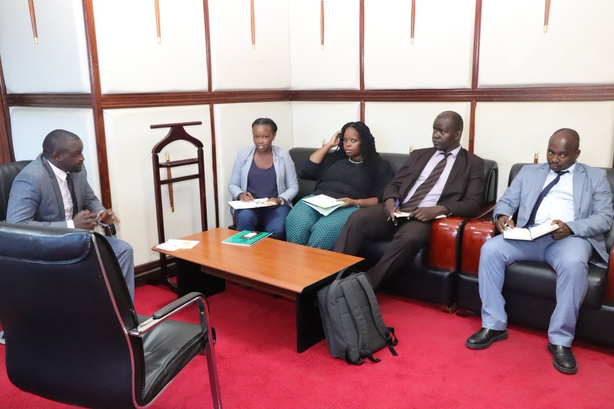 KenyaGovernors's tweet photo. COG in partnership with the @SpaceAgencyKE will develop a GiS model policy for county governments. #DevolutionToday https://t.co/4umkdNwWhT