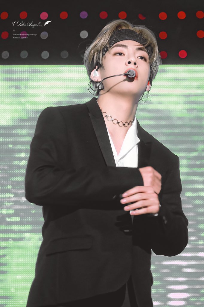 VLikeAngel's tweet photo. 171201 MAMA HQ

逢いたくていま

#V #뷔 #태형 #テテ #BTSV #KimTaehyung #김태형 #방탄소년단뷔 #BTS  @BTS_twt https://t.co/xWFtDLBV98