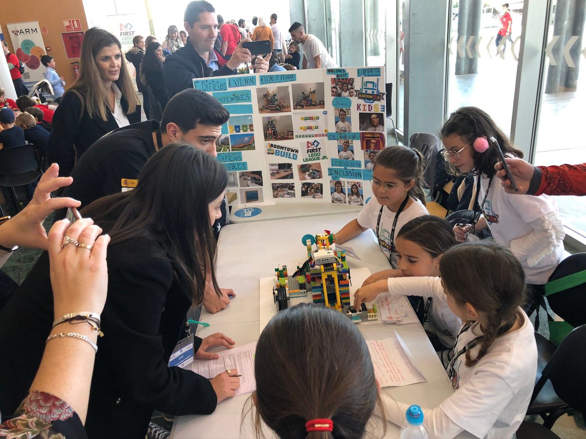 ftejeirab's tweet photo. Por primera vez hemos participado en la Jr FLL Almería.
Una gran experiencia para mis alumnos del equipo de robótica @aSEKmov y feliz por el reconocimiento a la programación realizada por mis alumnas.
#FLLAlmeria #JrFLL #STEM #PensamientoComputacional https://t.co/IrNeqokwWE