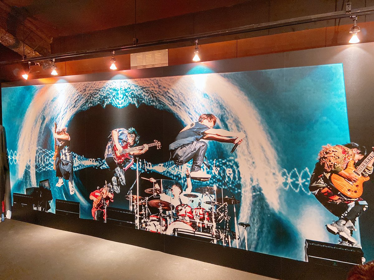minimini77ppppp's tweet photo. Another world for Crew楽しかった！
1人で行ったけど他のcrewさん達と合流できたし、ドームの衣装間近で見たりプリ撮ったりステージの撮影してたらあっという間に時間が過ぎてた💦スペシャル映像もたっぷりで新曲MVも見れて満足でした☺️ https://t.co/arbJBlkBqh