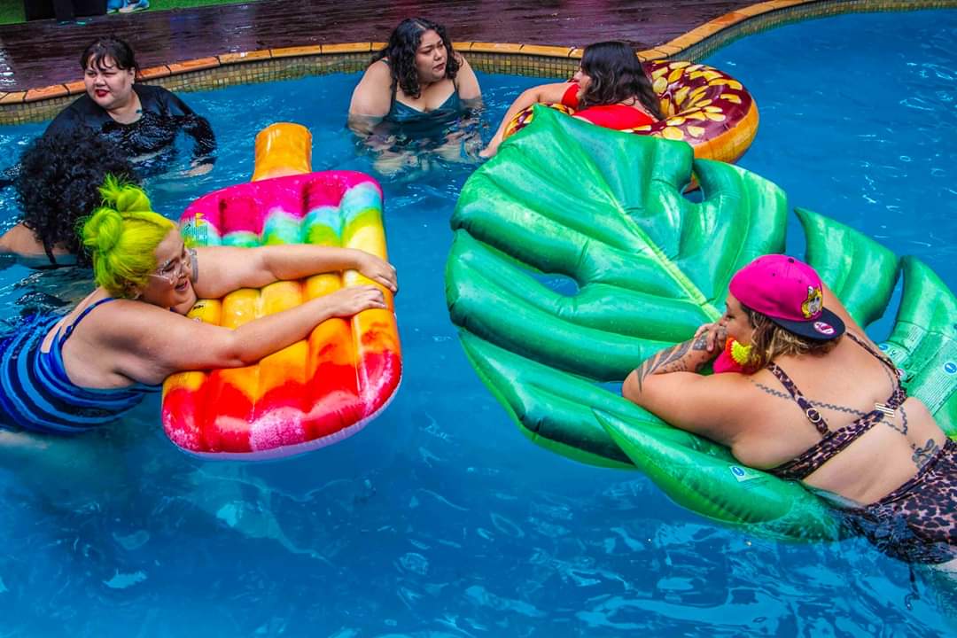DrAshleaGee's tweet photo. 6 hours of meetings, planning, writing assignments, hearing from the interns about the amazing mahi they've done for the last 10 weeks, #150words, and scheduling some kōrero and moko 🥴..
Pikitia o te rā: where I wanna be in a floaty donut by @PsTyrell
#Day567 #AshsPhD https://t.co/w5CWwA1IJj
