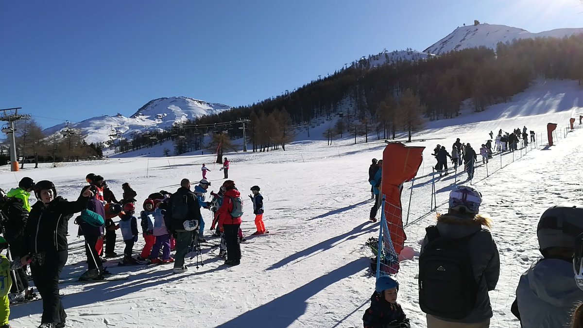 PriestnallschPE's tweet photo. Another beautiful morning here in Sestriere. Beginners showing how it's done on the magic carpet. Advanced group are visiting San Sicarro #ABSOLUTETRAVEL https://t.co/1KpQqtgZwc