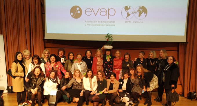 Cecap_Valencia's tweet photo. Como entidad colaboradora de @evap_bpw, CECAP Valencia ha sido representada en la V edición de los reconocimientos Dona i Dona por la presidenta, Dª. Victoria Miguel Sanfelix.  Dona i Dona - un galardón que nuestra asociación recibió en 2016 https://t.co/Dx1POmTAUQ