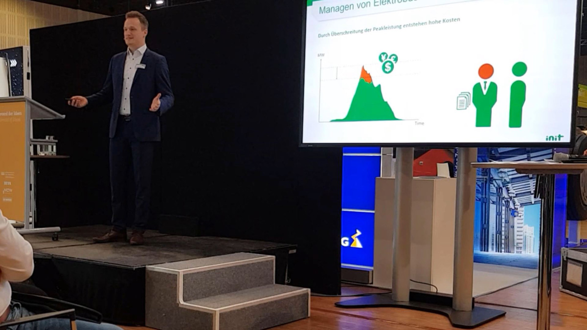 INIT_en's tweet photo. An intelligent charge management system enables considerable energy cost savings. In a case study of forty e-buses about 15 % of the overall costs could be saved. Maximilian Haag explains how that works: https://t.co/DPBGV39QjU
#electromobility #chargemanagement https://t.co/HuYIbMMhrY