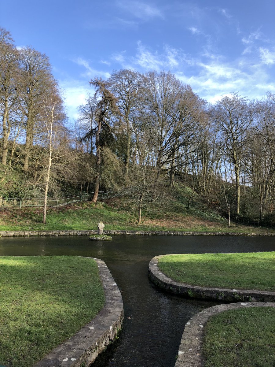 hotelminella's tweet photo. Thank you David for telling the story #stpatrickswell to our french tourists on winter day @VisitTipp @DiscoverIreland @ancienteastIRL #hiddengem #sunnywinterdayintipperary https://t.co/AncFKwLDcC