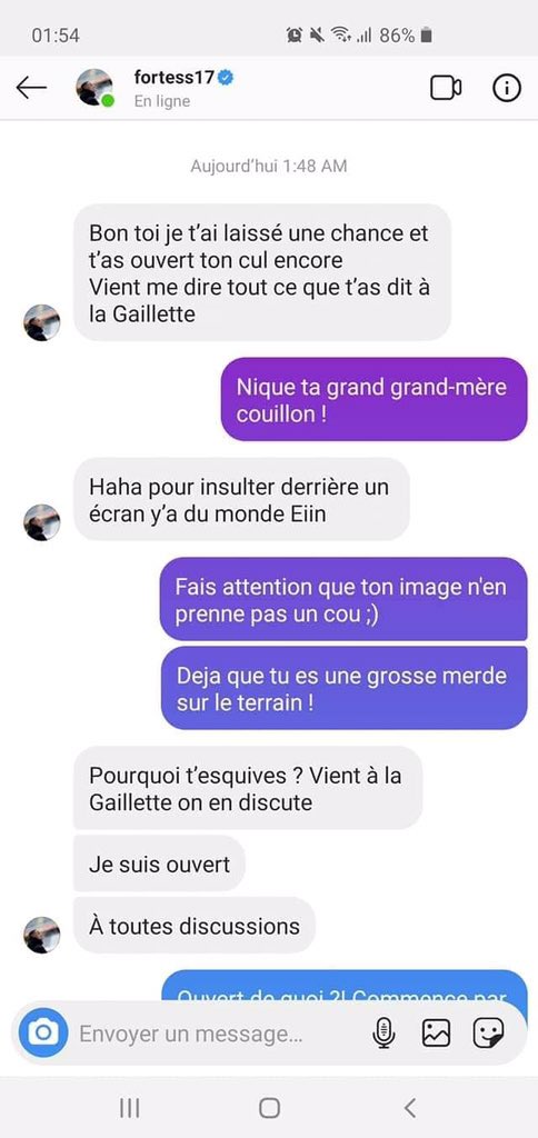 JejeRCL's tweet photo. @RCLens ce comportement de « supporter » ne doit pas rester impuni. Nous exigeons de grosses sanctions à l’encontre de ce pseudo supporter qui ne represente en rien les valeurs du Racing. Nous ne voulons plus de lui à Bollaert. 😡❤️💛#LBCRCL @Laurentmazure @brassens_george https://t.co/4UDvMAnhJt
