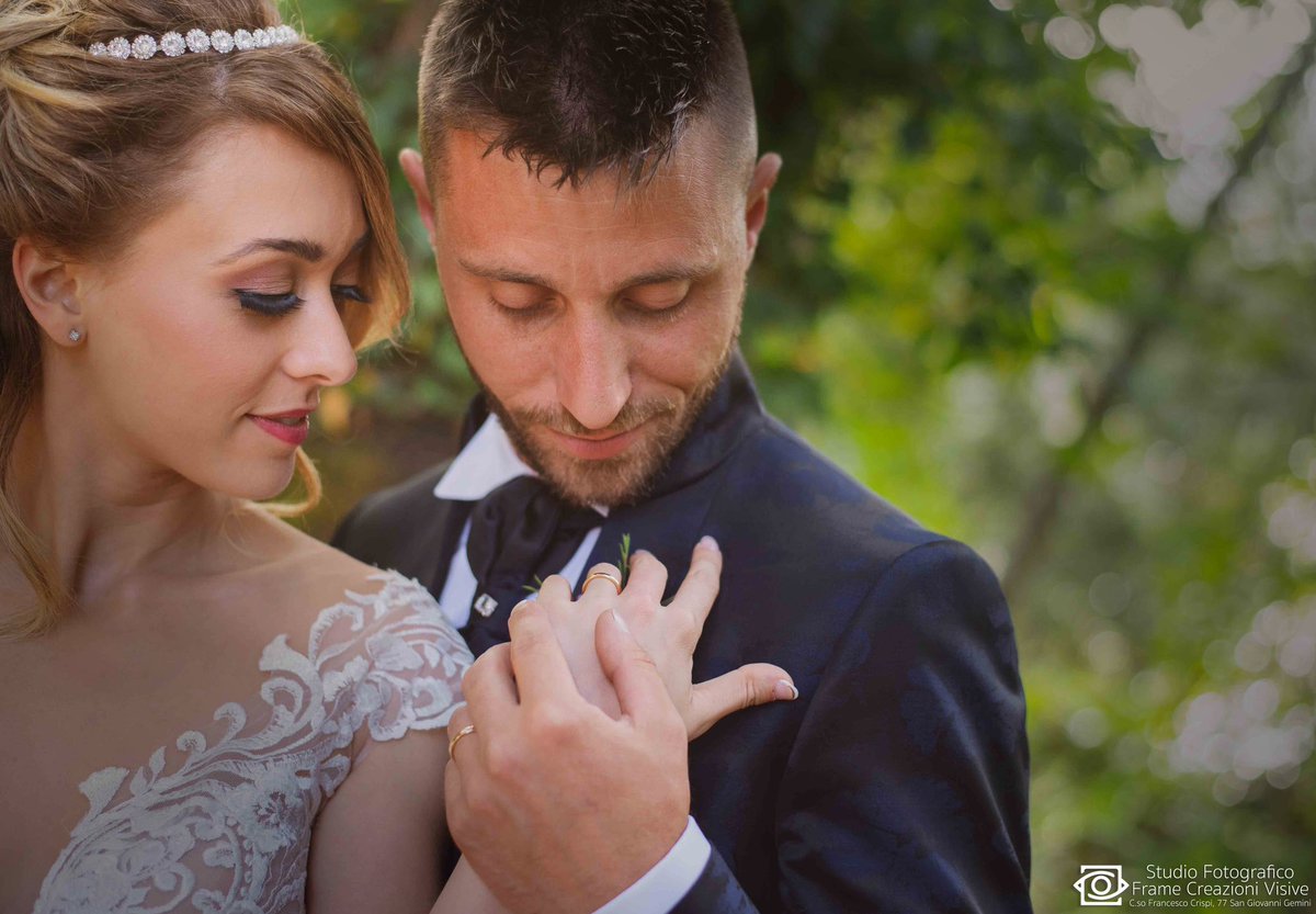 "Omnia vincit amor"
____________________________________________
Tel 0922 663934 - 329 2195425
framecreazionivisive.it - info@framecreazionivisive.it
©all rights reserved - Studio Fotografico Frame Creazioni Visive
Gioacchino &amp; RosaMaria - Wedding Story