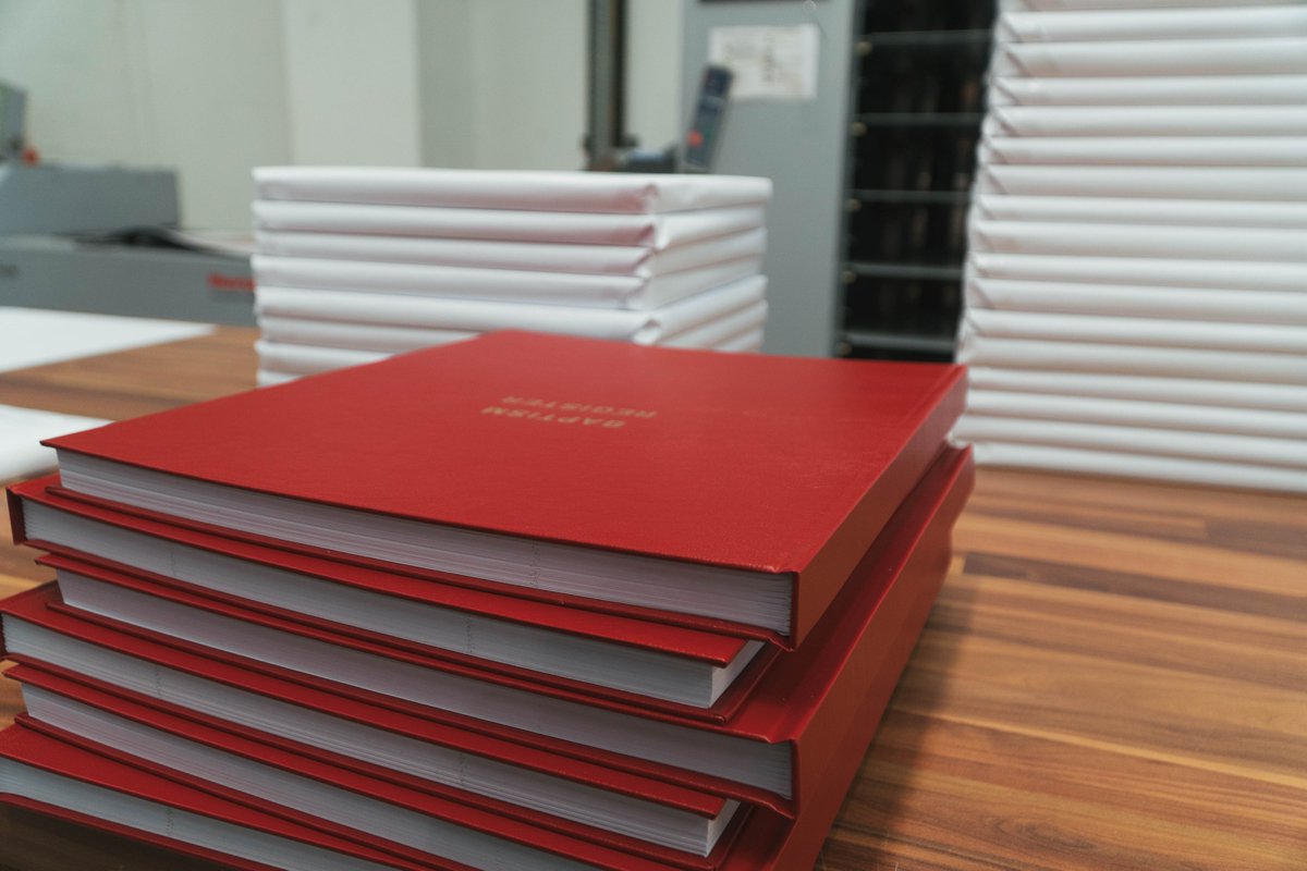 Theprintroomuk's tweet photo. In house Book Binding Service. Case binding produces a hard back book which is long lasting and robust. Cased-in books last a lifetime. 📚
#casebinding #bookbinding #magnets #greenprinters #theprintroomuk https://t.co/OXjbkru1TI