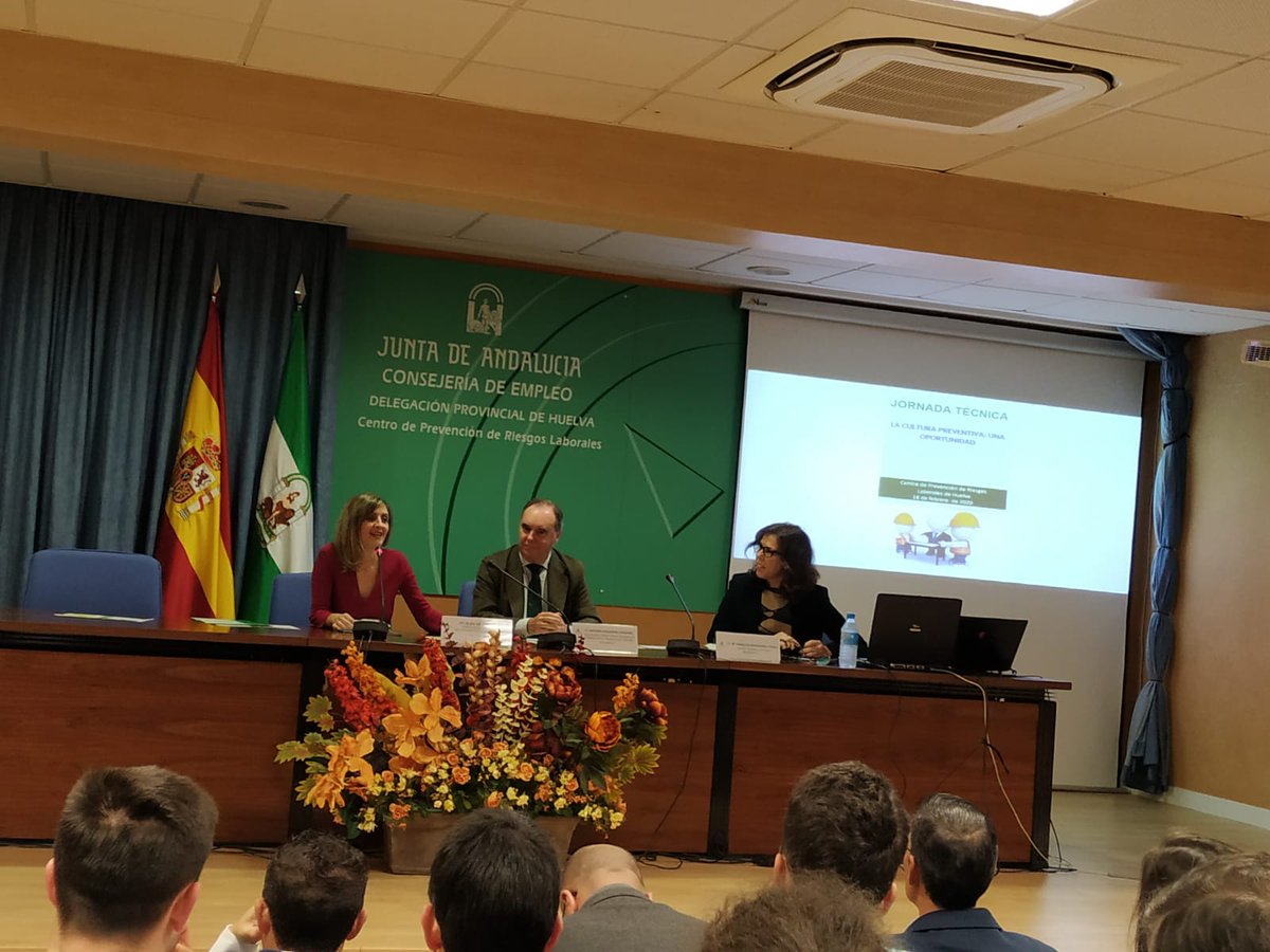 inrivas's tweet photo. @davidbarreda_db en la Jornada Teórica "La Cultura preventiva: una oportunidad" en Centro de Prevención de riesgos laborales de Huelva.
Liderazgo transformador y generación de hábitos. https://t.co/K0plcr5Ho2