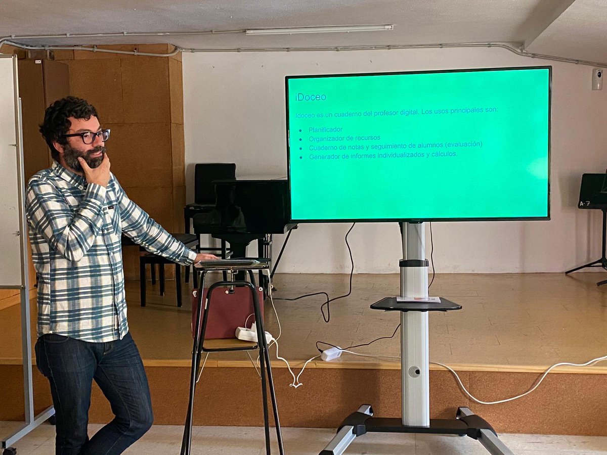 CMConservatorio's tweet photo. El conservatorio Cristóbal de Morales ha celebrado, con una gran asistencia de profesorado, la sesión de #PRODIG en el marco de su Semana Cultural. La sesión ha  sido impartida por nuestro compañero Guillermo Jorge. https://t.co/lD2AzBy3PU