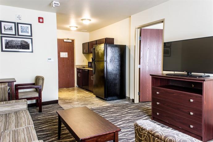 #Hotel Deals in #Newton #CobblestoneHotelandSuites-Newton starting at USD86.95 getluckyhotels.com/hotel/473881/C…