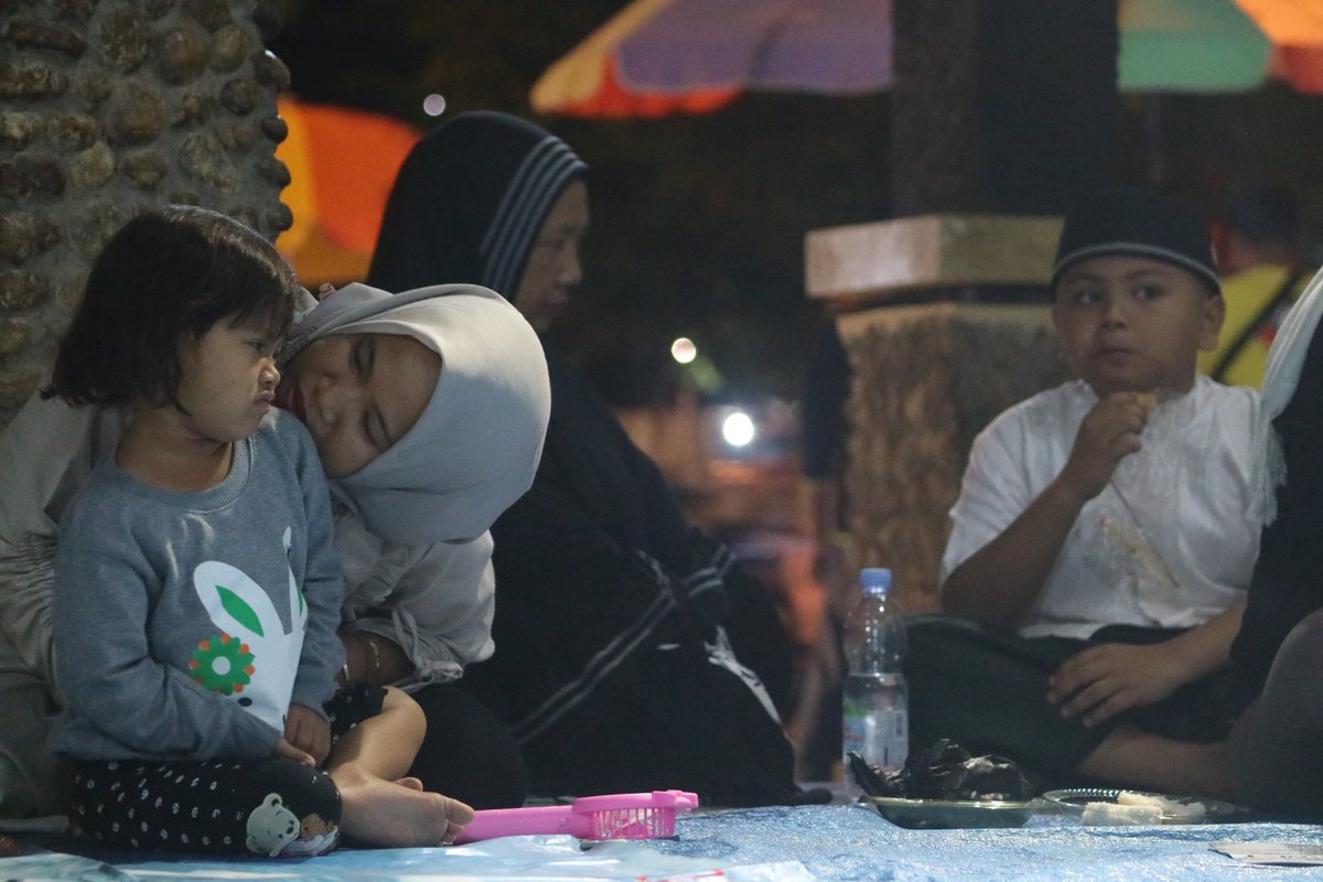 JimatTuban's tweet photo. "Mengapa kamu suruh orang lain (mengerjakan) kebajikan, sedang kami melupakan diri (kewajiban) mu sendiri." (Qs. Albaqorah 44)
#JTFeb https://t.co/CWpp7IOpAL