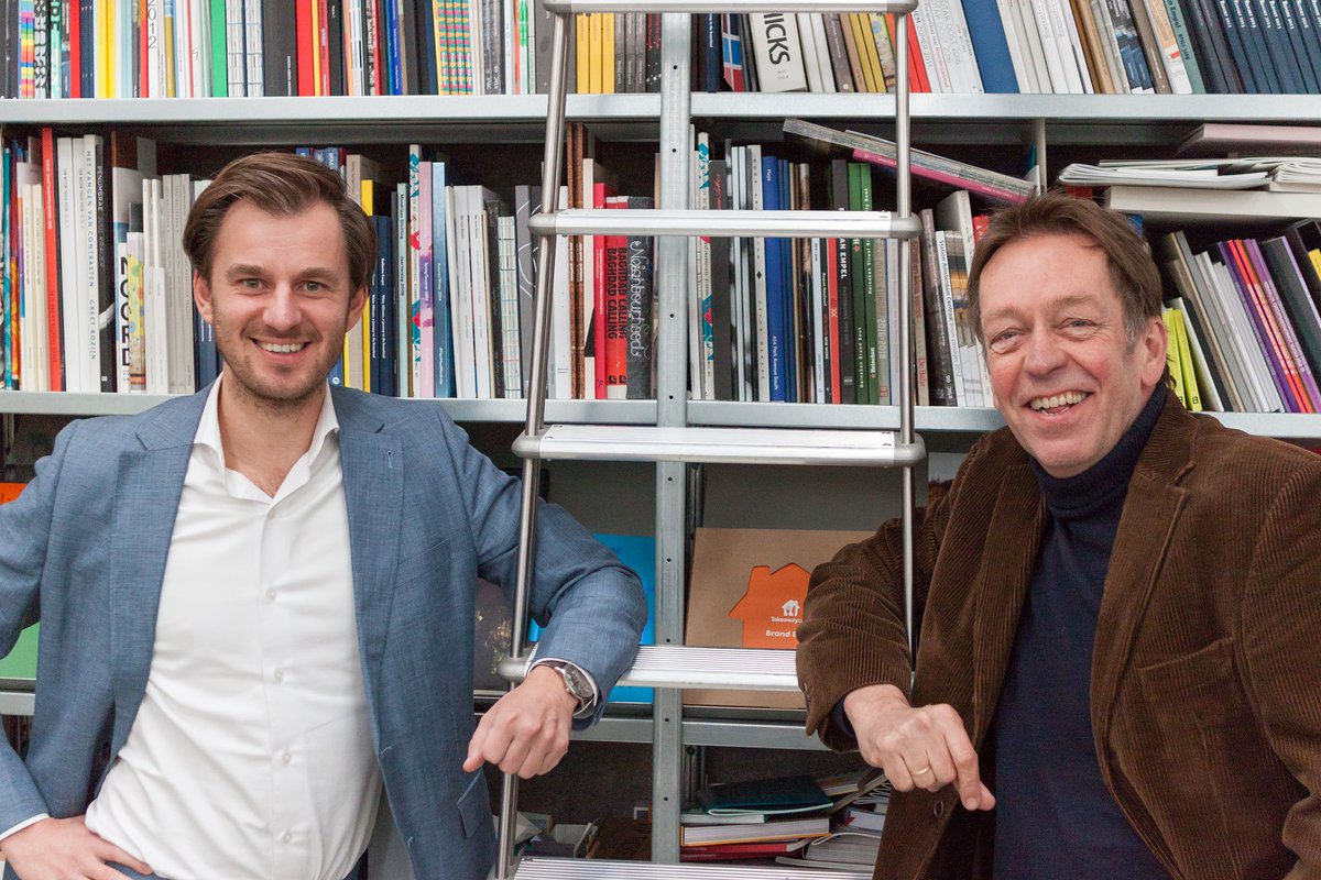 Onze eerste blog staat online!

Lees hier de blog van <a href="/stephanwierenga/">Stephan Wierenga</a> over zijn bezoek bij drukkerij robstolk®. Een gesprek aan de koffietafel over de diversiteit in materialen, de aanpak van robstolk® en de samenwerking met IPP. #trots

ipp.nl/blogs/