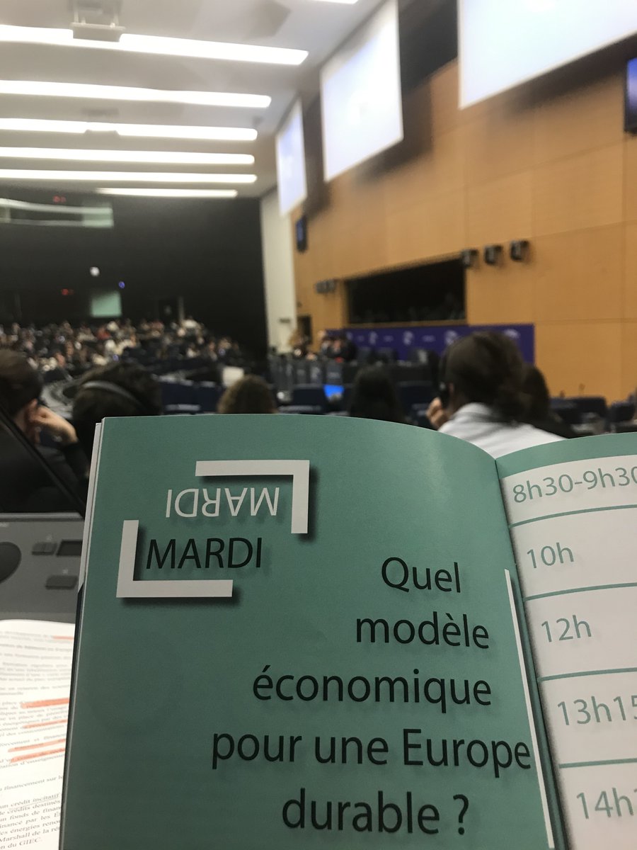 ScPoForum's tweet photo. Pour cette deuxième journée de la #SemaineEuro placée sous le thème "Quel modèle économique pour une Europe durable ?", nous avons l'honneur d'accueillir Monsieur @pierremoscovici. L'occasion d'analyser avec les étudiants les défis majeurs auxquels l'Europe est confrontée https://t.co/tFJNyVopkb