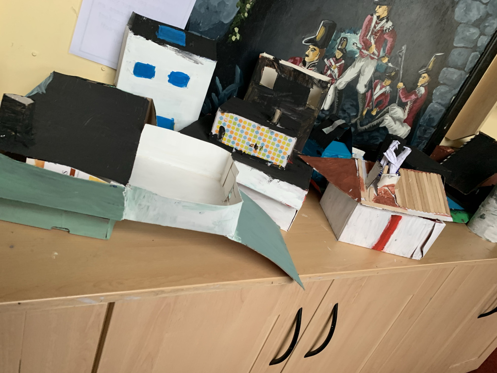 ErrewNs's tweet photo. Middles Made Constructions! https://t.co/8Kln4u26tW https://t.co/iEevpFloQR
