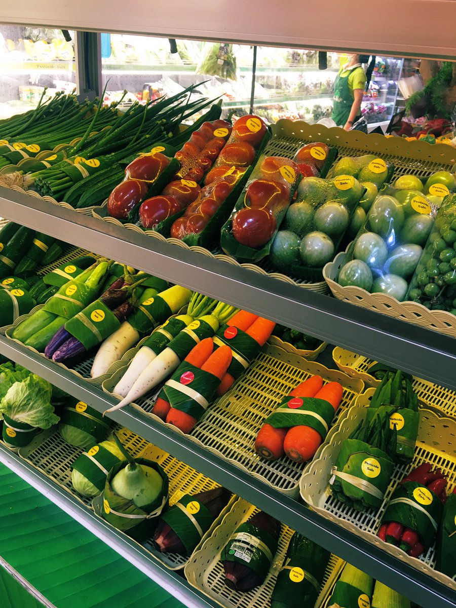 MyOrganicStuff's tweet photo. ผักไม่ออร์แกนิก นะ
แต่เราชอบแพ็คเกจ
และชั้นวางสินค้าของเค้ามาก 
#gogreen #zerowaste 
#SaveTheWorld #zerowastetolandfill 
#vegetables #Thailand  #ReviewThailand  #rimpingsupermarket 
#supermarket https://t.co/jQTnavnKal