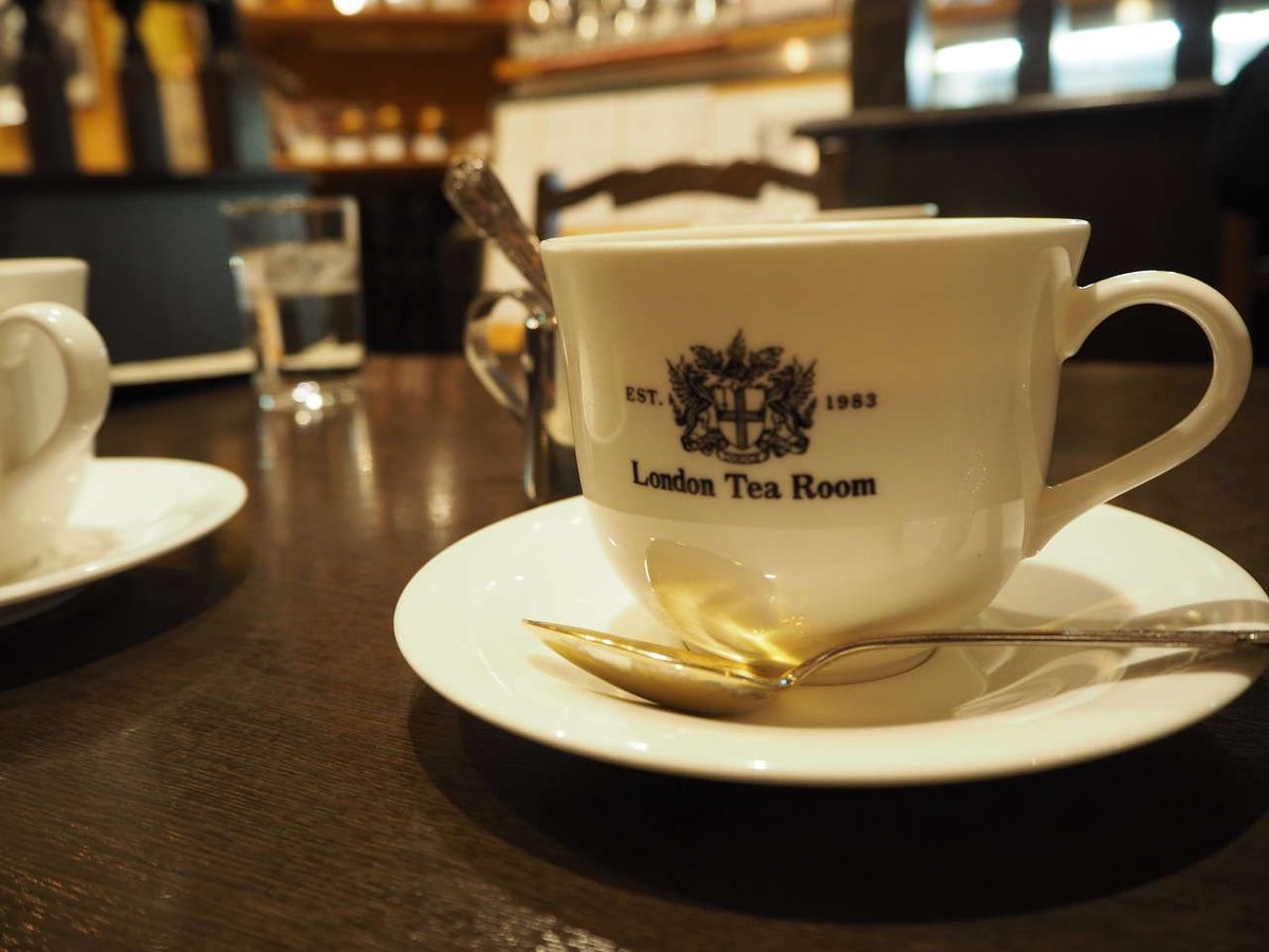 ブログdeバーチャル駅長 阪急電鉄 阪急メンズ館の喫茶店 ロンドンティールーム T Co Mpeuu3hnde 静かでゆったりとした雰囲気 小さく見えますが 中は長くて奥まで ロイヤルミルクティーは濃厚で美味しくてハマってしまいました 梅田 ブログdeバーチャル駅長 阪急電鉄 阪急メンズ館の喫茶店 ロンドンティールーム T Co Mpeuu3hnde 静かでゆったりとした雰囲気 小さく見えますが 中は長くて奥まで ロイヤルミルクティーは濃厚で美味しくてハマってしまいました 梅田
