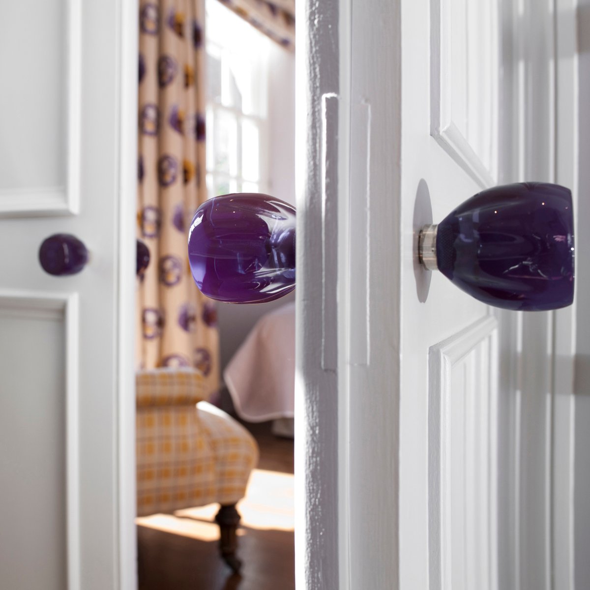 ChelseaQuarter's tweet photo. We love these #purple door handles from @hautedeco. The perfect way to add a small pop of colour to your design scheme. They have an extensive range of colours, designs and textures - head to their showroom in #chelseadesignquarter to see the full collection. https://t.co/NJIkGAasdp