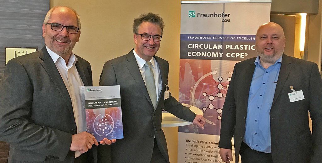 UMSICHT's tweet photo. Aktuell findet das Fraunhofer-Symposium #Netzwert statt. Mit einem Info-Stand dabei: der Fraunhofer Cluster of Excellence »Circular Plastics Economy« (CCPE®).
#Kunststoff #CircularEconomy
https://t.co/EkWJ3g6aBd https://t.co/acZ5otmQT5