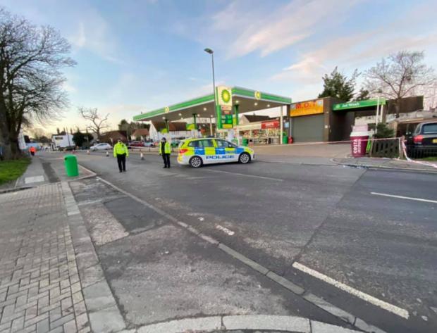 CrimeLdn's tweet image. Driver hits pedestrian and puts body in boot of car' in Beddington lane 

It was a fatal hit and run in  this morning