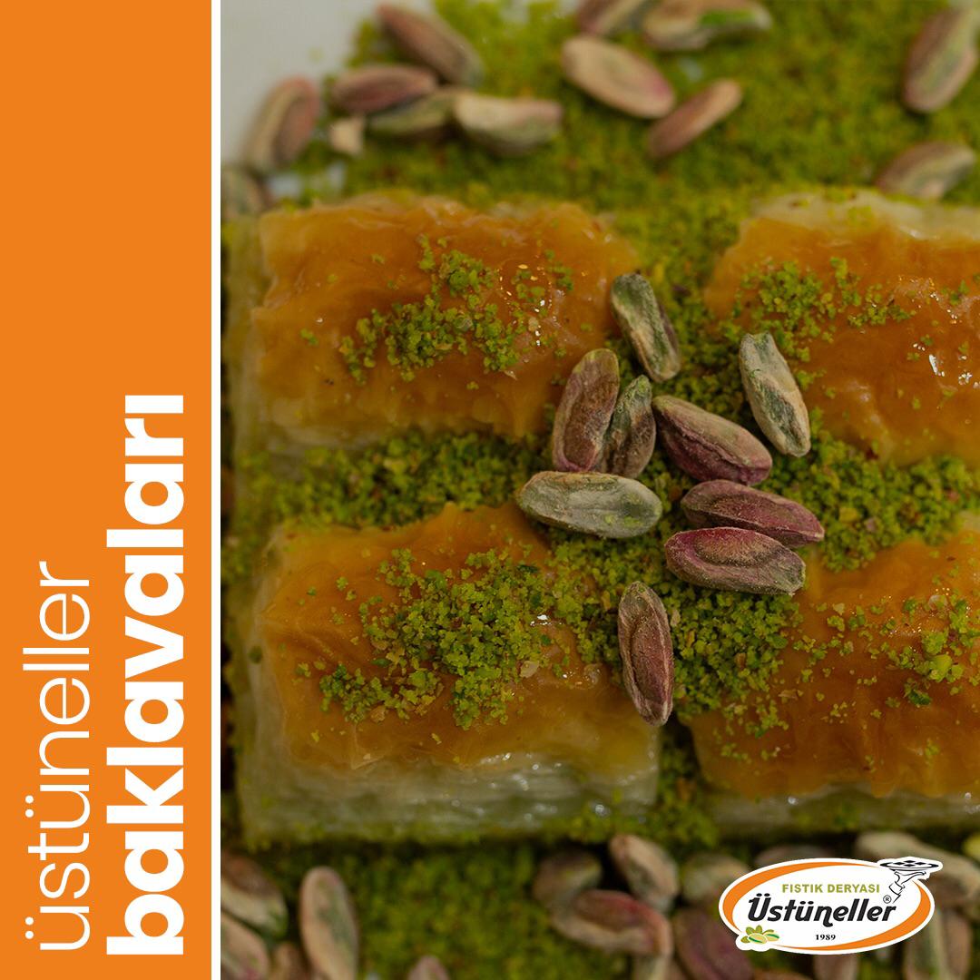 Birbirinden lezzetli tatlıların yer aldığı Üstüneller Baklavaları Ankara'da damak zevkinize uygun bir baklava bulmanız mümkün! Hemen arayın: (0312) 285 63 01
.
.
.
#baklava #fıstıklıbaklava #cevizlibaklava #balgat #çankaya #ankara