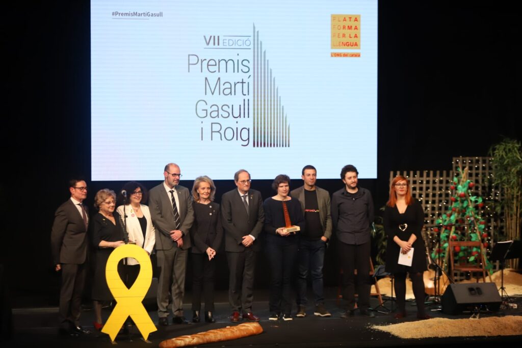 LaLlibreriaPerpinyà (@llibreriaperpi) on Twitter photo Felicitats a tots els que feu possible la <a href="/LlibreriaPerpi/">LaLlibreriaPerpinyà</a> ! Gràcies a <a href="/llenguacat/">Plataforma per la Llengua 📢</a> per aquest reconeixement. I un plaer haver conegut els companys de <a href="/Gaming_catala/">Gaming.cat</a> i <a href="/AmicalWikimedia/">Amical Wikimedia</a> ! #PremisMartíGasull
Foto: <a href="/albertsalame/">Albert Salamé 🏴☠️</a> Felicitats a tots els que feu possible la <a href="/LlibreriaPerpi/">LaLlibreriaPerpinyà</a> ! Gràcies a <a href="/llenguacat/">Plataforma per la Llengua 📢</a> per aquest reconeixement. I un plaer haver conegut els companys de <a href="/Gaming_catala/">Gaming.cat</a> i <a href="/AmicalWikimedia/">Amical Wikimedia</a> ! #PremisMartíGasull
Foto: <a href="/albertsalame/">Albert Salamé 🏴☠️</a>
