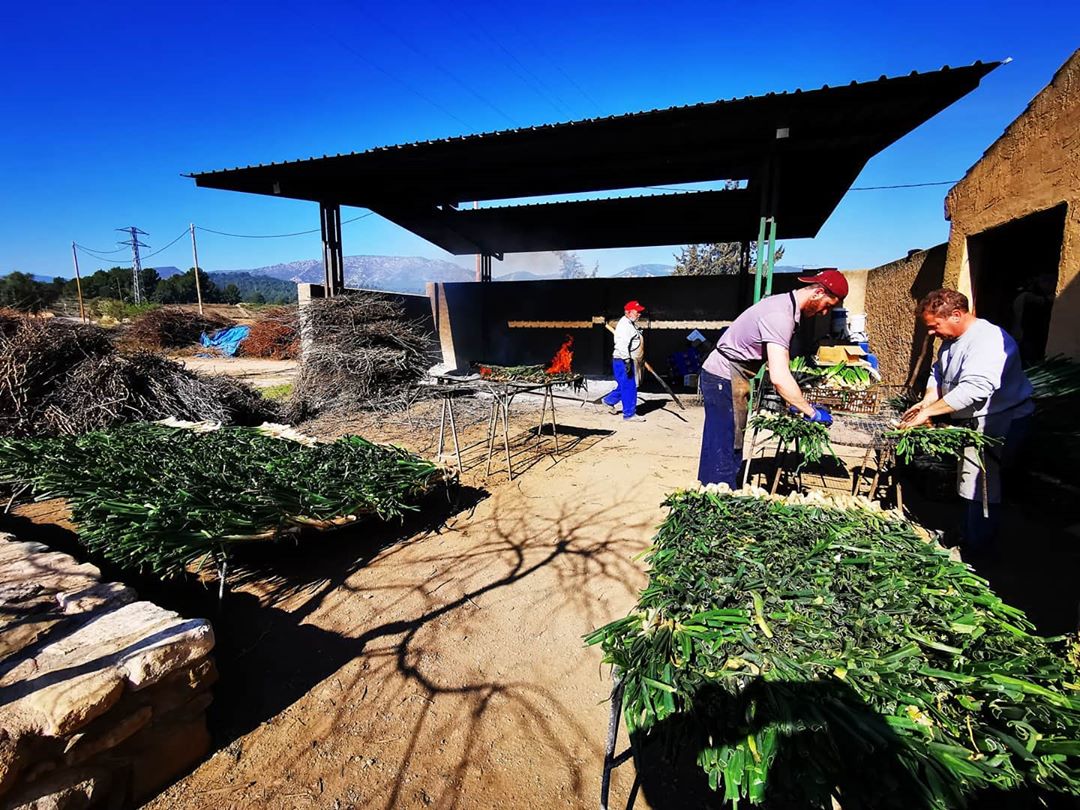 Els nostres #calçotaires, els més fotografiats de #CalGanxo.

📸 salvador_rabassa a Instagram

#Valls #calçotadaautèntica #FandeCalGanxo