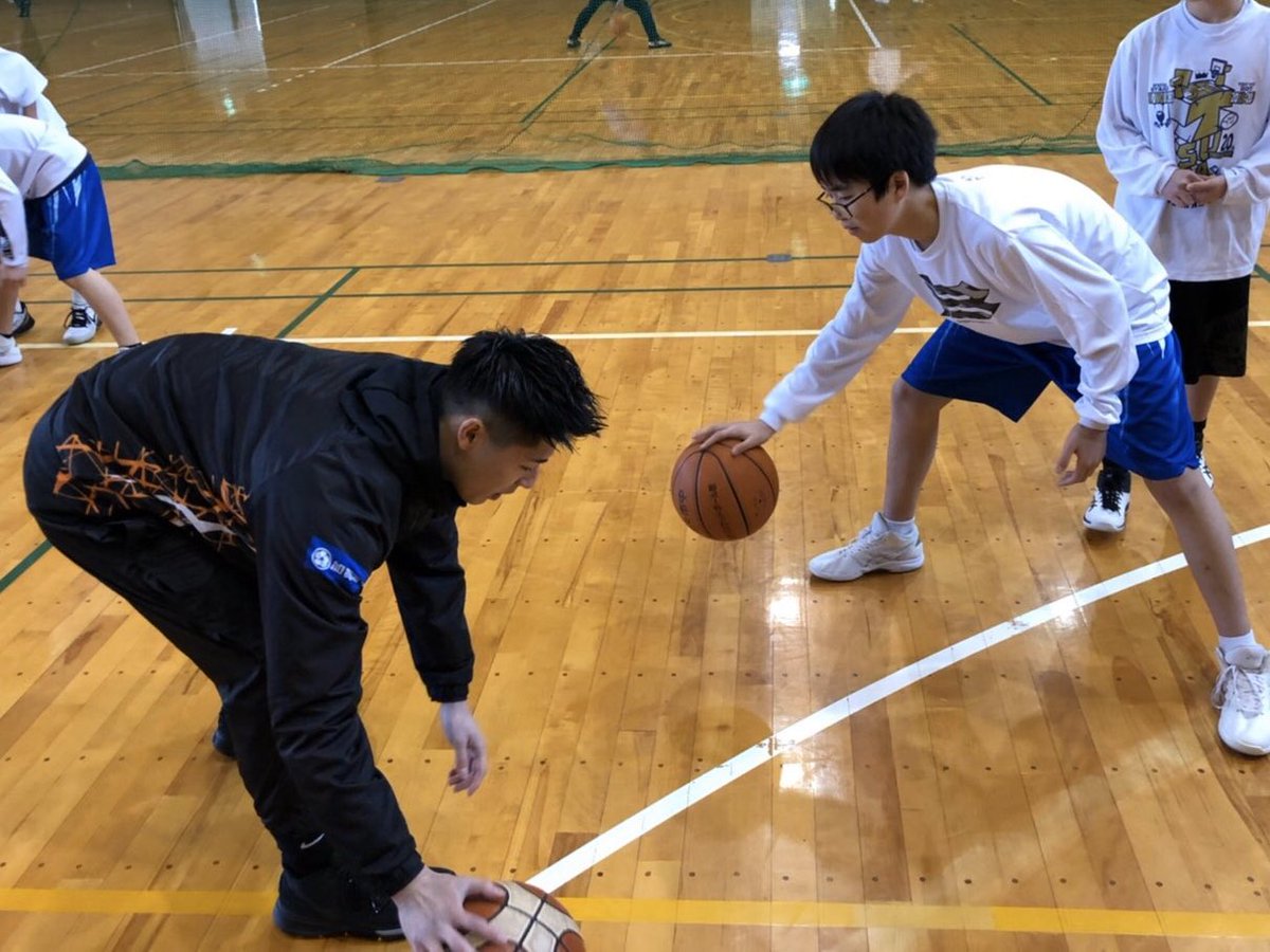 金沢武士団 カナザワサムライズ Twitterissa ご報告 本日 2 18 石川県中学校 運動部活動顧問サポート事業として 鈴木選手と元澤選手が 野々市市立野々市中学校男女バスケットボール部の指導 第2回 を行いました 金沢武士団では 今後も同様のサポート 金沢武士団 カナザワサムライズ Twitterissa ご報告 本日 2 18 石川県中学校 運動部活動顧問サポート事業として 鈴木選手と元澤選手が 野々市市立野々市中学校男女バスケットボール部の指導 第2回 を行いました 金沢武士団では 今後も同様のサポート