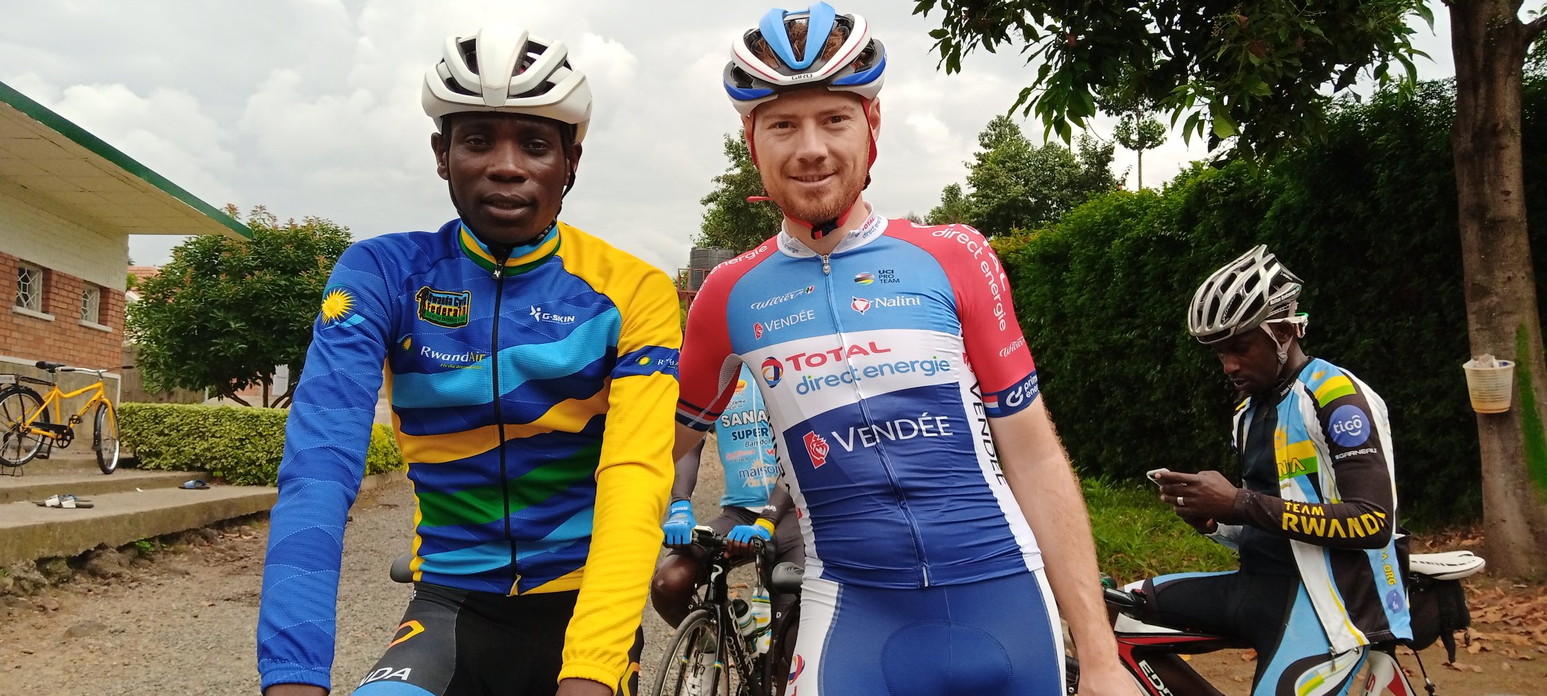 ERDJlwUWAAAAzaM?format=jpg&name=4096x4096