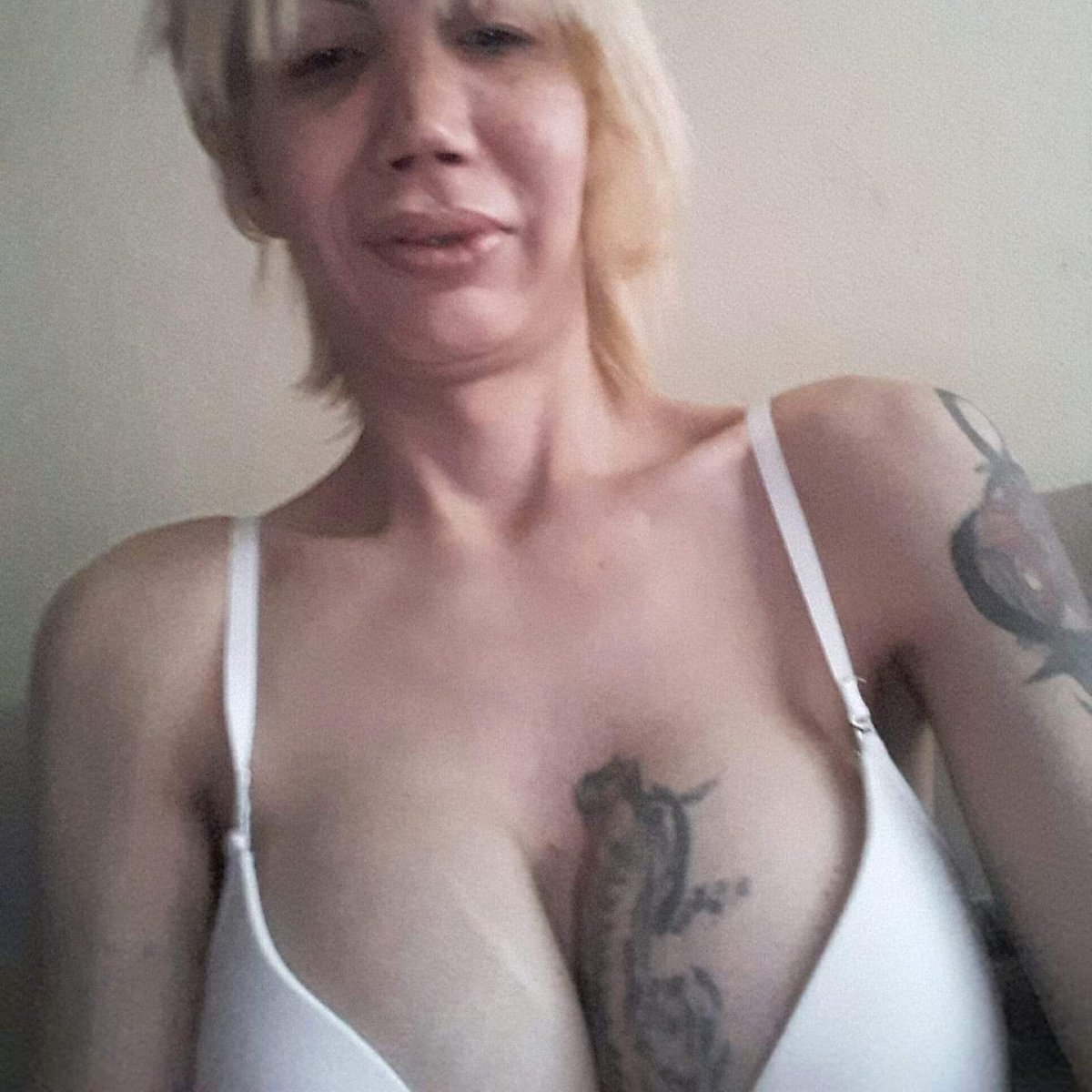 Slm ankara kolej 20 50 yaş ciddi samimi dürüst beyler arasın  özel görüşüyorum 05468249378