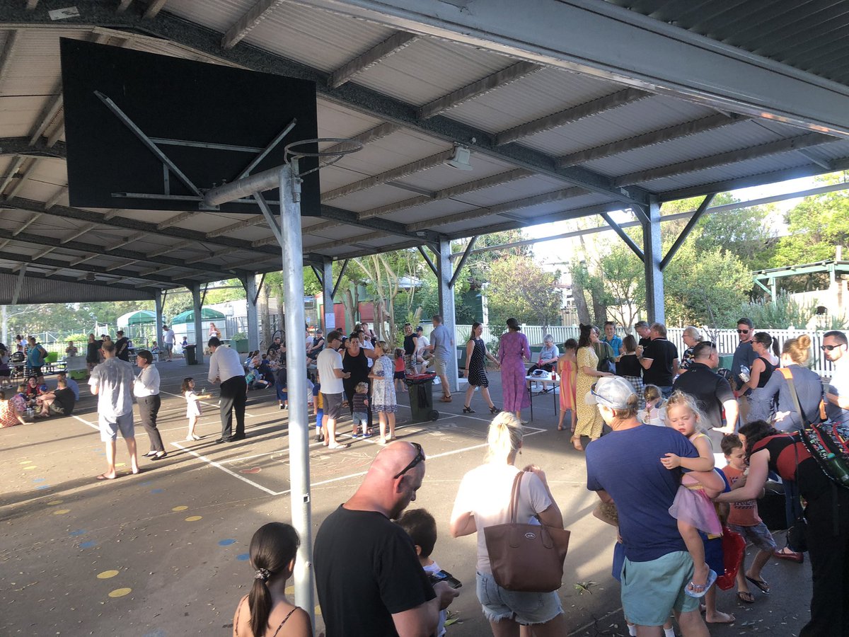 RobynChristie1's tweet photo. More than 400 sausage sandwiches consumed this evening to finish off our ‘Welcome to 2020’ celebration! Huge thanks to my amazing staff and community - many hands make light work 😊 #MEPSfamily #community #lovewhereyouwork https://t.co/GpLlevhRDV