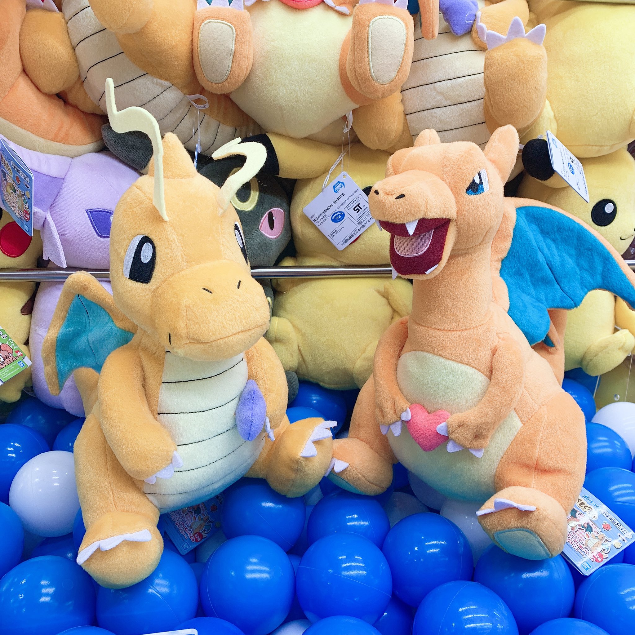 アミュージアム 公式 アミュージアム小松店 景品入荷情報 ポケットモンスター もぐもぐタイム でっかいぬいぐるみ リザードン カイリュー 入荷 ついにもぐもぐシリーズに カイリュー リザードン が登場 きのみをもぐもぐしている姿が