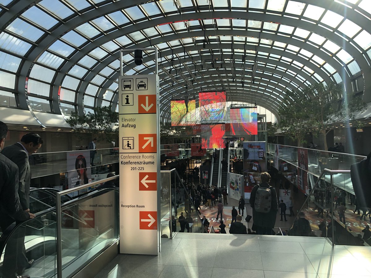 deDiseno's tweet photo. Visitando @EuroShop https://t.co/NjwO3f7up5