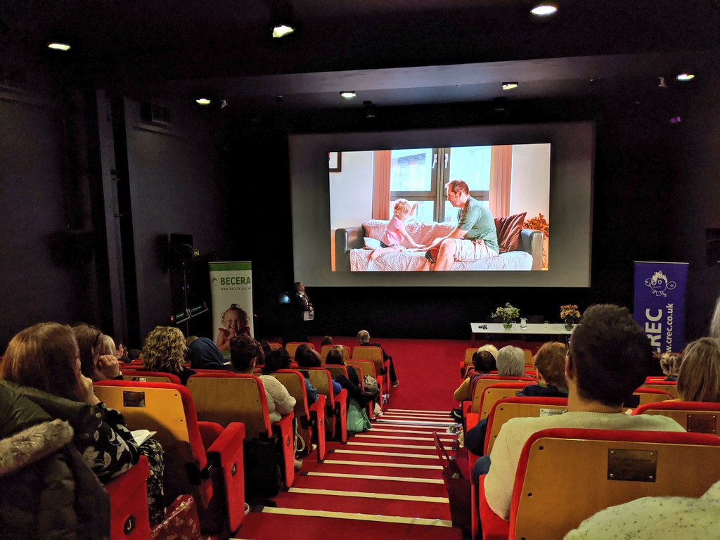 BECERAssoc's tweet photo. Kathy Sylva now looking at The @easypeasyapp Study - you can visit them at the exhibition today too 🤗

#BECERA2020 #HomeLearningCultures https://t.co/VjETrnY5TQ